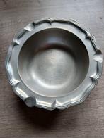 Cendrier en étain, Enlèvement