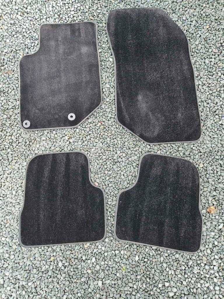 Tapis de sol Peugeot 208 en velours, Enlèvement, Utilisé