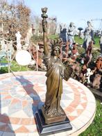 STATUE EN BRONZE SIGNE DE LA STATUE DE LA LIBERTE., Enlèvement ou Envoi, Bronze