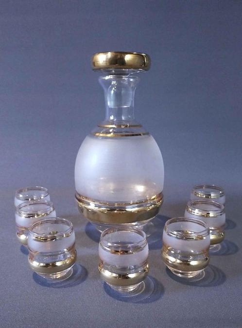 Likeurkaraf van 7 glazen met gouden rand, Antiek en Kunst, Antiek | Glaswerk en Kristal, Verzenden