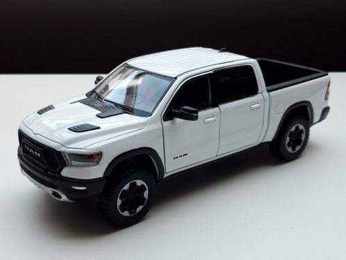 Modèle de voiture Dodge Ram Crew Cab Rebel 2019 blanc — Moto, Hobby & Loisirs créatifs, Voitures miniatures | 1:24, Neuf, Voiture