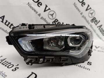Koplamp links van een Mercedes CLA beschikbaar voor biedingen