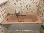 Beignoire vintage rose en fonte a donner, Maison & Meubles, Moins de 100 cm, 150 à 200 cm, Enlèvement, Utilisé