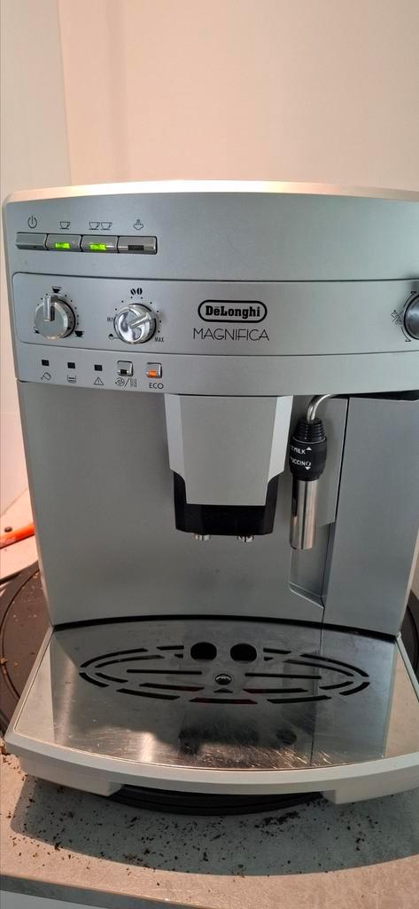 Delonghi Magnifica koffiemachine,  in heel mooie staat!, Elektronische apparatuur, Koffiezetapparaten, Zo goed als nieuw, Gemalen koffie