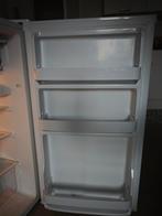 Mini réfrigérateur casi neuf fonctionne très bien