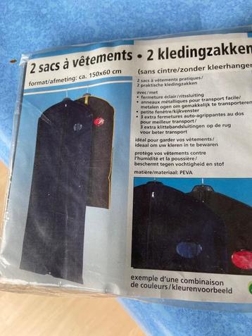 Kledingzakken  beschikbaar voor biedingen