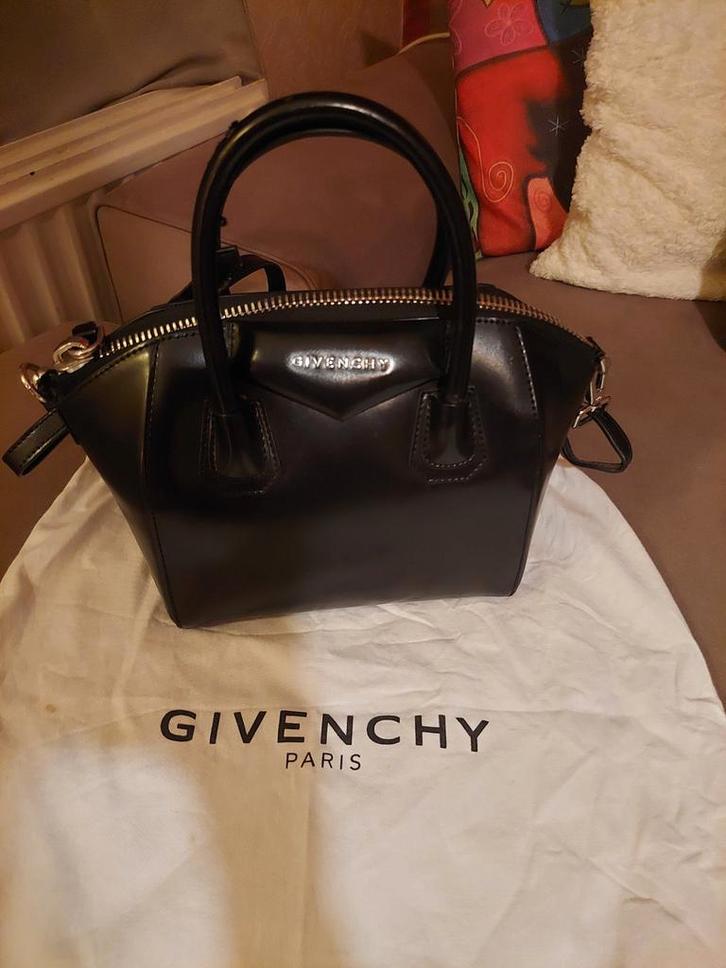 Très joli sac Givenchy Antigona femme, Handtassen en Accessoires, Tassen | Damestassen, Gebruikt, Handtas, Zwart, Ophalen of Verzenden