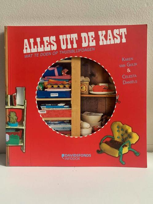 Celesta Daniëls - Alles uit de kast, Boeken, Kinderboeken | Jeugd | onder 10 jaar, Zo goed als nieuw, Ophalen of Verzenden
