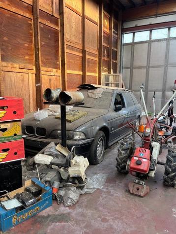 BMW 523i 1997 Voor afbraak of opmaak, Auto's, BMW, 2500 cc, Achterwielaandrijving, Zwart, Blauw