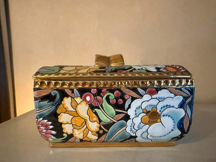 Antieke bonbondoos vvan Boche La Louviere, Antiek en Kunst, Antiek | Keramiek en Aardewerk, Ophalen