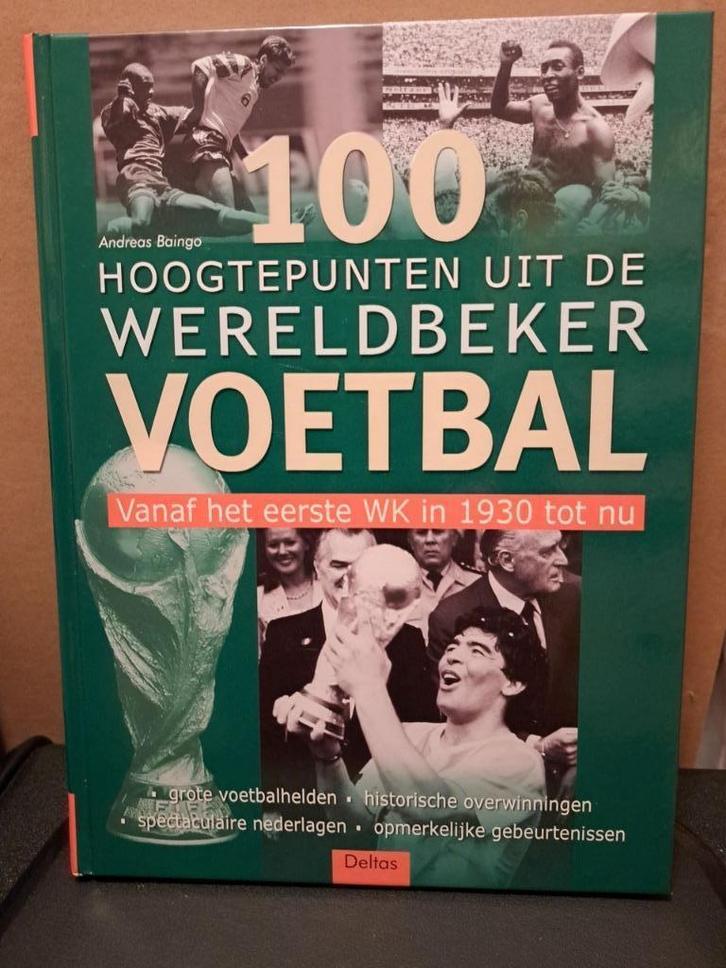 100 hoogtepunten uit de Wereldbeker voetbal, Boeken, Sportboeken, Zo goed als nieuw, Balsport, Ophalen of Verzenden