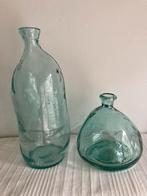 2 Groene vazen, Washta | Asymmetrische Vazen Handwerk, Ophalen of Verzenden, Minder dan 50 cm, Groen, Glas