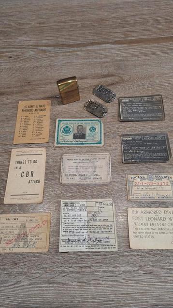 Militaria - Zippo en originele pasjes van soldaat beschikbaar voor biedingen