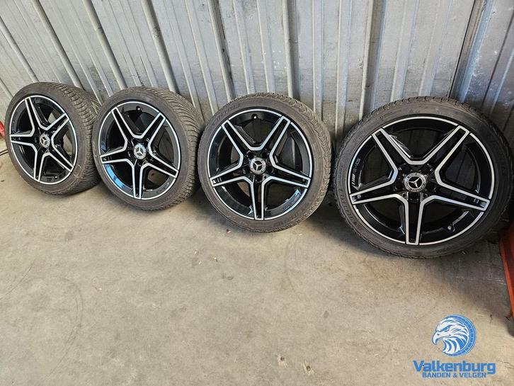 6mm! Originele Mercedes A35 W177 AMG 4Matic 18 inch zwarte v, Autos : Pièces & Accessoires, Pneus & Jantes, Pneus et Jantes, Pneus hiver