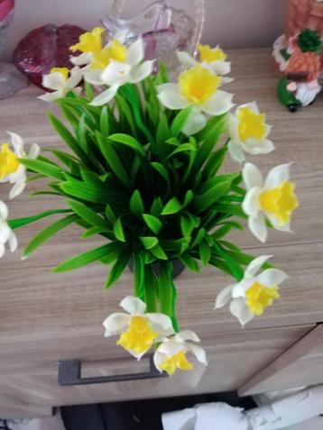 plastieke narcissen in potje nieuw (doos augustus 2025) beschikbaar voor biedingen