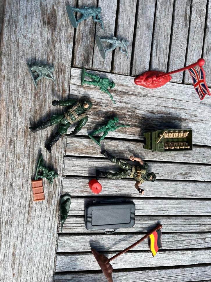 Figurines articulées, armée, etc., et char en métal, Enfants & Bébés, Jouets | Figurines, Comme neuf, Enlèvement ou Envoi