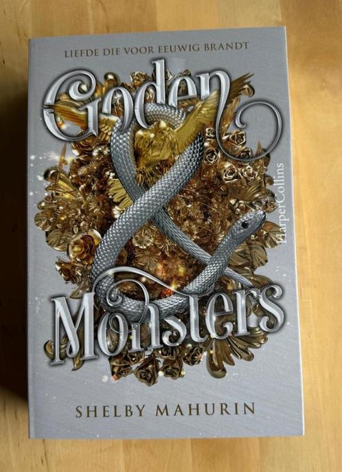 Goden en Monsters - Shelby Mahurin - NIEUWSTAAT - ONGELEZEN, Boeken, Fantasy, Nieuw, Ophalen of Verzenden
