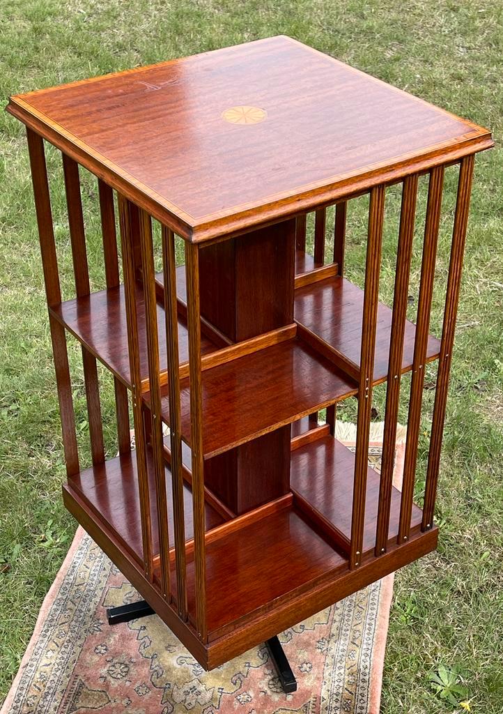Antieke houten boekenmolen met inlegwerk, Antiek en Kunst, Antiek | Boeken en Manuscripten, Ophalen