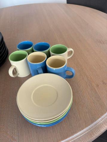6 kleine koffie tasjes  beschikbaar voor biedingen