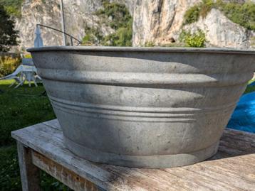 Petite Bassine en zinc beschikbaar voor biedingen