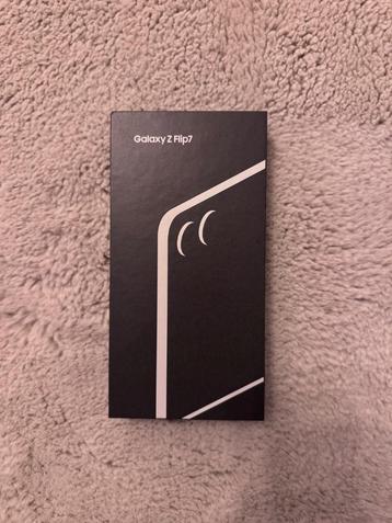 Gloednieuwe Samsung Galaxy Z Flip 7 smartphone beschikbaar voor biedingen