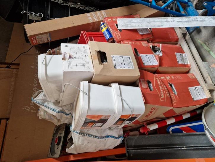 Isolatiepluggen diverse maten oa hilti, Doe-het-zelf en Bouw, IJzerwaren en Bevestigingsmiddelen, Zo goed als nieuw, Pluggen, Ophalen