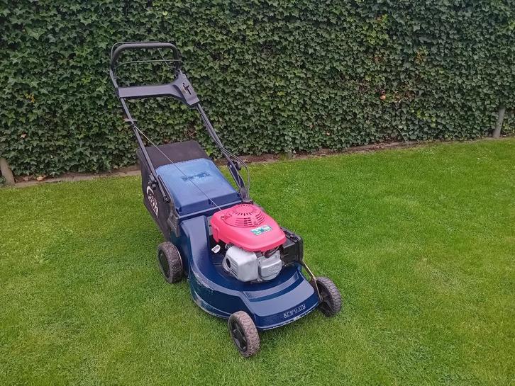 Grasmaaier zelftrekker met honda motor, Tuin en Terras, Grasmaaiers, Gebruikt, Benzine-grasmaaier, Cirkelmaaier, Opvangzak, Ophalen