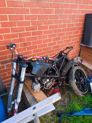 125cc motorcross voor handyman-motorbochten en -rollen beschikbaar voor biedingen