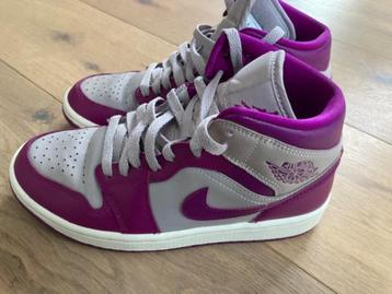 Nike Air Jordan 1 MID Magenta maat 38,5 beschikbaar voor biedingen