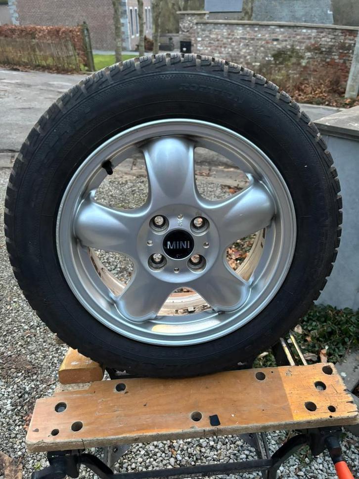 Jantes et pneus hiver pour MINI R56 - R57, Autos : Pièces & Accessoires, Pneus & Jantes, Pneu(s), Pneus hiver, 15 pouces, 175 mm