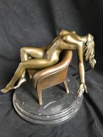 Bronzen naakte dame op stoel 2-delig Mavchi, zuiver brons, Ophalen of Verzenden