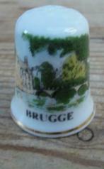 Porseleinen vingerhoedje Brugge, Verzamelen, Vingerhoedjes, Gebruikt, Ophalen of Verzenden, Porselein