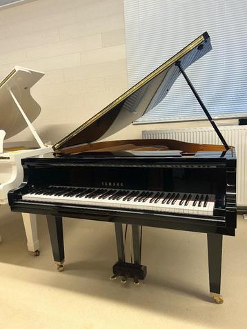 Piano à queue Yamaha GP1 Fabrication: Japon Garantie: 10 ans