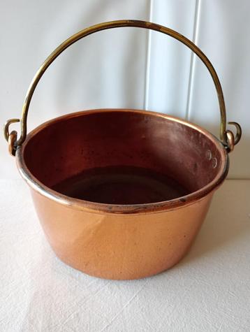 Koperen ketel beschikbaar voor biedingen