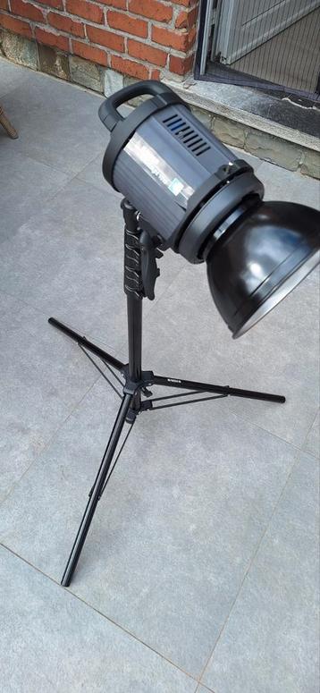 2 x lampe de studio Kaiser 1010 avec socle, Enlèvement