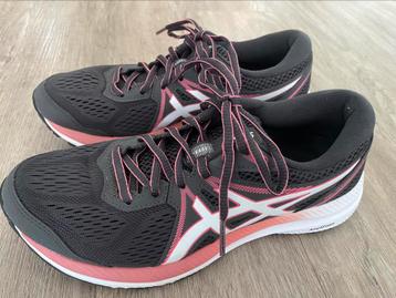 Asics 39 zo goed als nieuw weg wegens te klein  beschikbaar voor biedingen