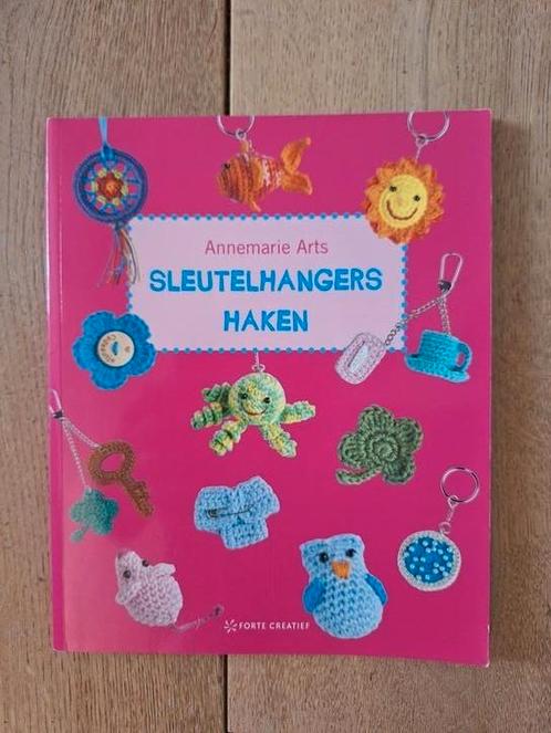 Annemarie Arts - Sleutelhangers haken, Boeken, Hobby en Vrije tijd, Zo goed als nieuw, Ophalen of Verzenden