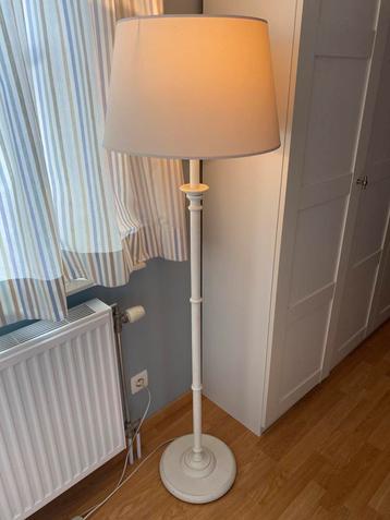 Houten landelijke Vloerlamp +-1m50 beschikbaar voor biedingen