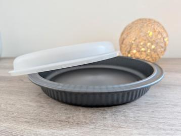 Tourtière UltraPro + couvercle Tupperware  disponible aux enchères