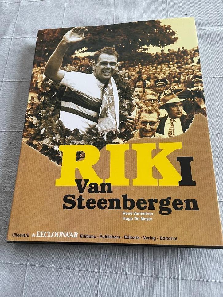 Wielerboek "Rik I Van Steenbergen" De Eecloonaar, Boeken, Sportboeken, Zo goed als nieuw, Lopen en Fietsen, Ophalen of Verzenden