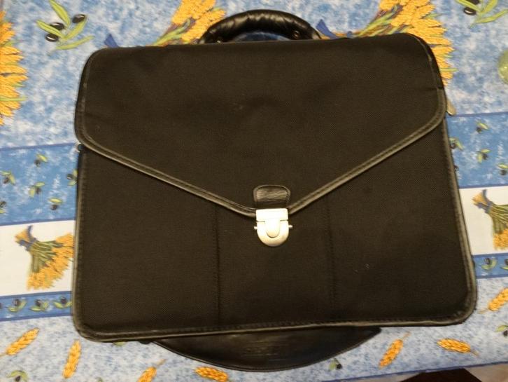Laptoptas Targus 15 inch stevige uitvoering, Computers en Software, Laptoptassen, Gebruikt, Aktetas, 15 inch, Ophalen of Verzenden