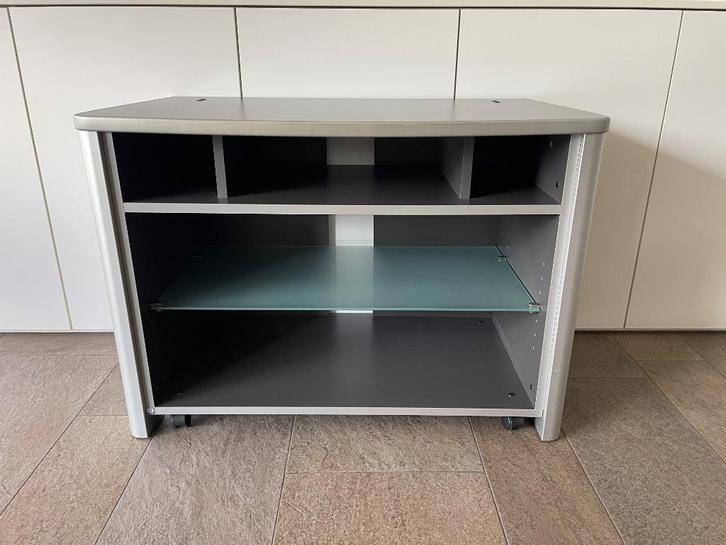 TV-meubel op wieltjes, Huis en Inrichting, Kasten |Televisiemeubels, Gebruikt, Minder dan 100 cm, 50 tot 100 cm, 50 tot 75 cm