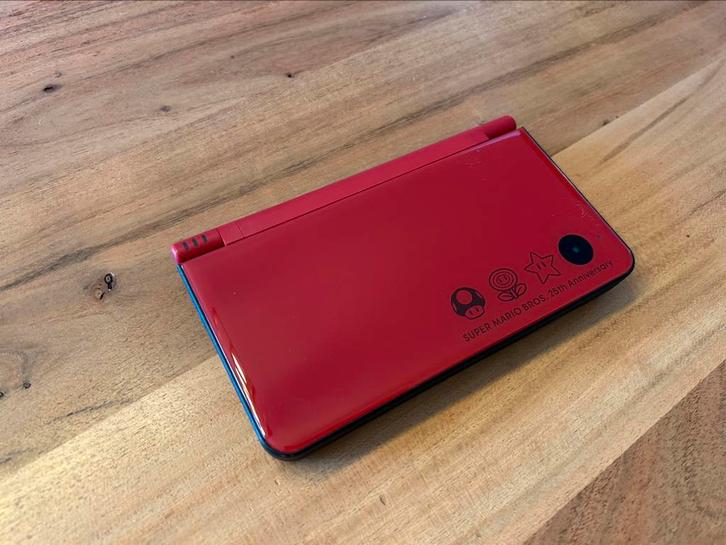 Nintendo DS XL Super Mario Bros 25th anniversary edition, Games en Spelcomputers, Spelcomputers | Nintendo DS, Zo goed als nieuw