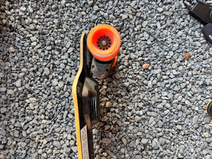 Elektrisch skateboard, Sport en Fitness, Skateboarden, Zo goed als nieuw, Skateboard, Ophalen