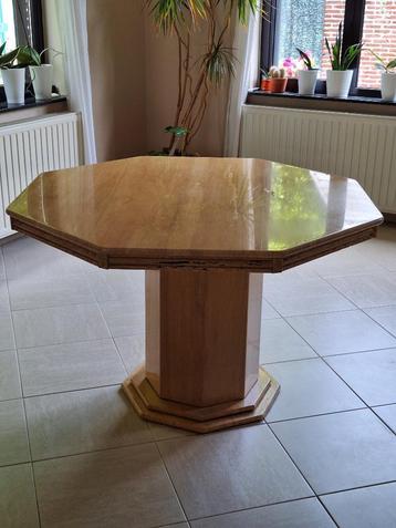 Eettafel beschikbaar voor biedingen