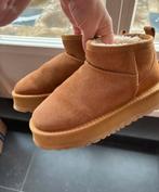 UGG: leuk laag model bruin 38, Ophalen of Verzenden, Zo goed als nieuw, Bruin