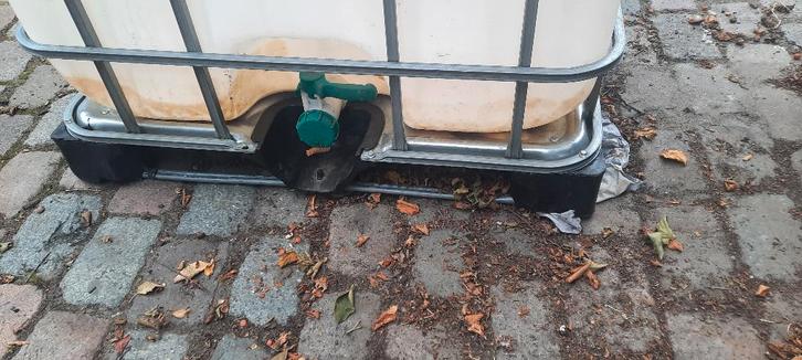 1000liter opslagtanks voor regenwater, proper, Tuin en Terras, Regentonnen, Zo goed als nieuw, Kunststof, 150 liter of meer, Met kraantje