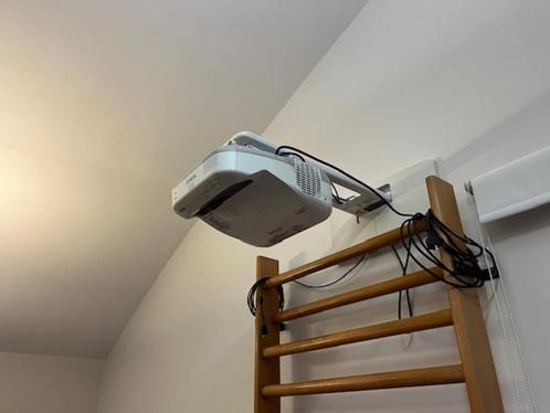 Epson muur projector EB585W, Audio, Tv en Foto, Beamers, Zo goed als nieuw, LCD, Full HD (1080), Ophalen