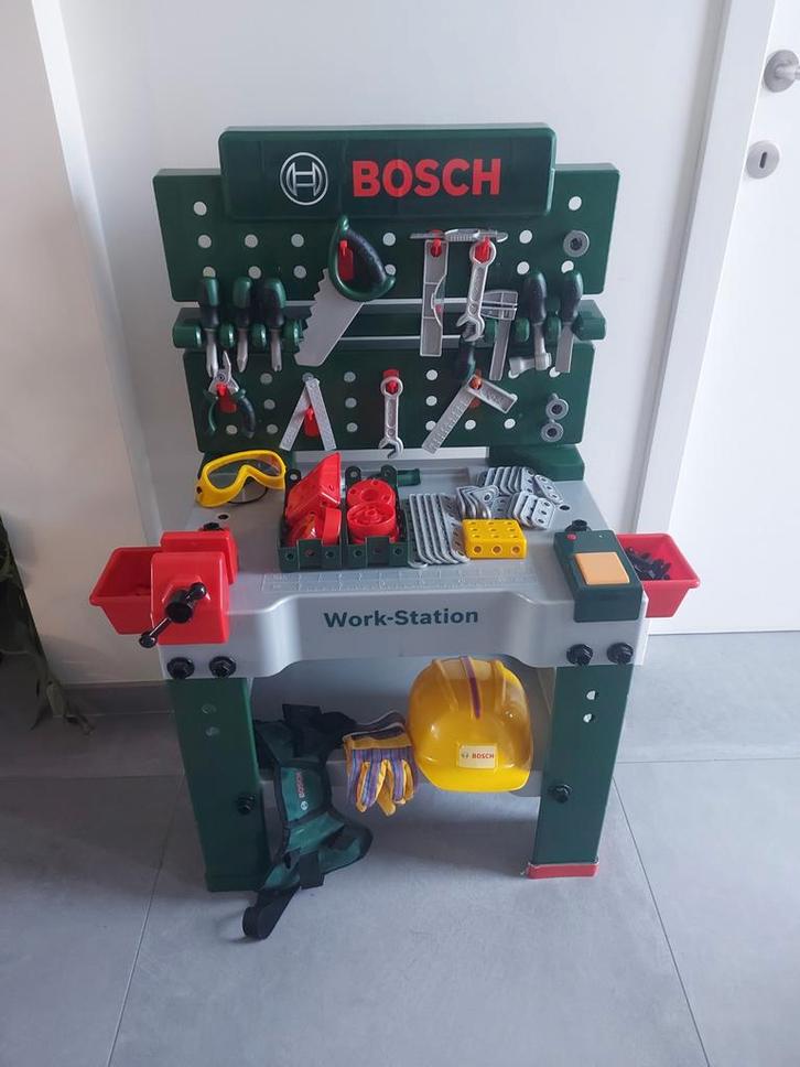 Bosch klein werkbank met veel toebehoren, Enfants & Bébés, Jouets | Tables de jeux, Enlèvement