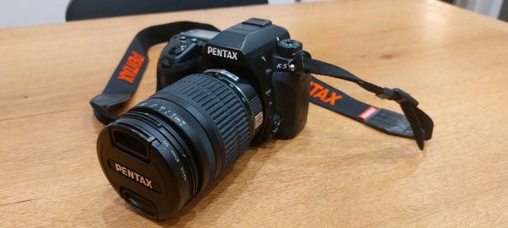 Pentax K5 + 17-70 mm SDM, Verzamelen, Foto-apparatuur en Filmapparatuur, Fototoestel, 1980 tot heden, Ophalen